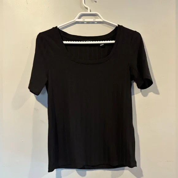 Vero Moda | Black Ribbed Fitted Tee - Picture 2 of 6